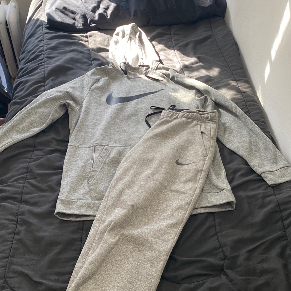 nike dri fit sweatsuit outfit